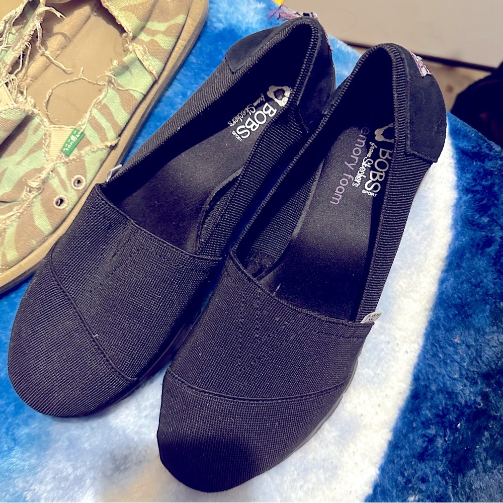 Women’s Sketchers Bobs, size 10.